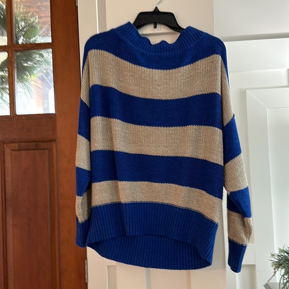 Free People Sweater - Picture 2 of 2